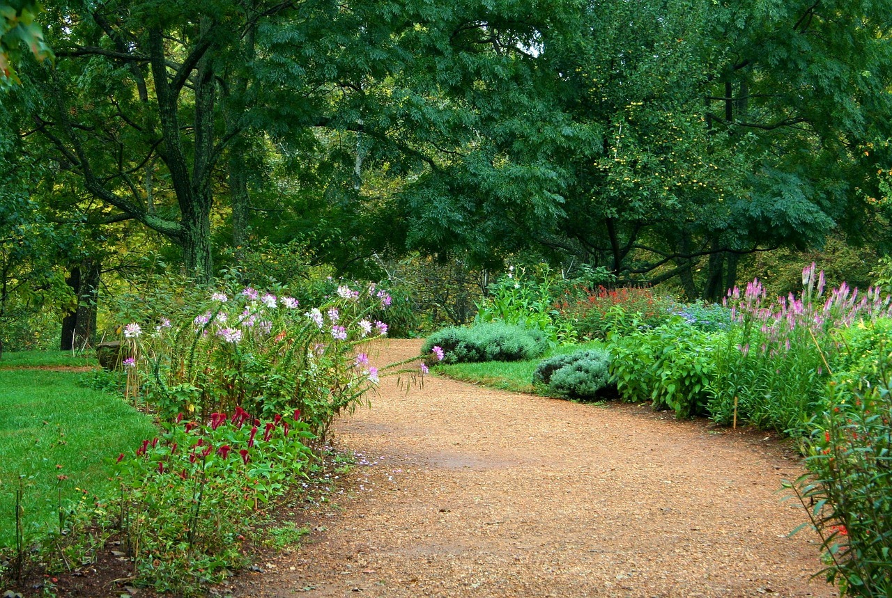 Garden Path Ideas: Gravel Path