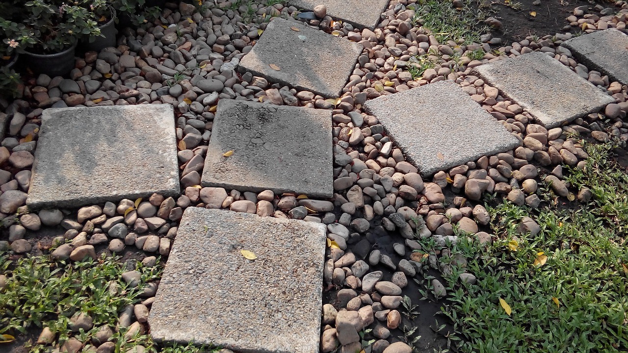 Garden path ideas: Stepping Stone Garden Path