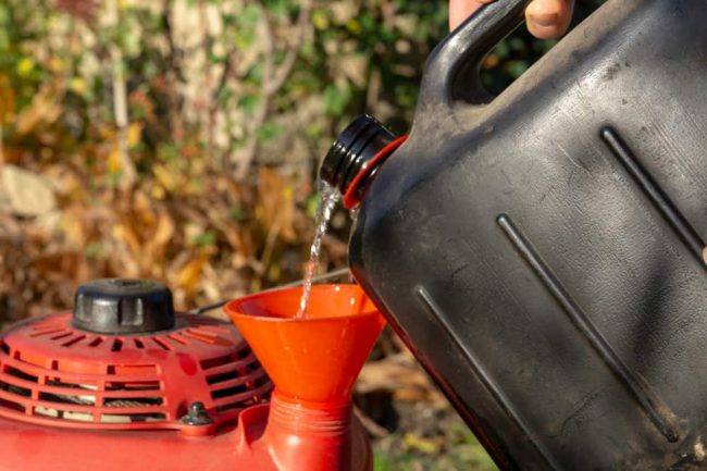 Can You Use Car Engine Oil in a Lawn Mower
