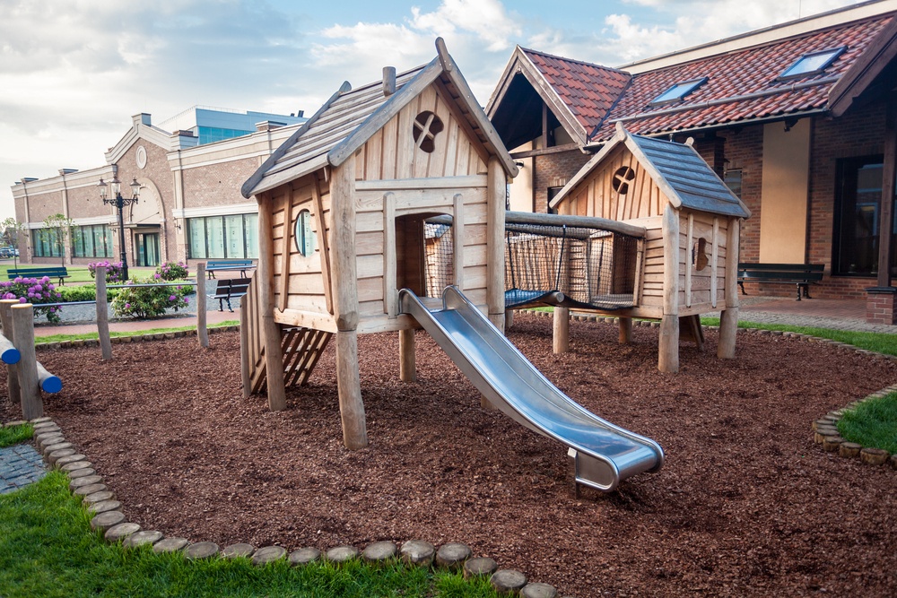 5 Best Mulch For Children S Playground, What Kind Of Mulch Is Used For Playgrounds